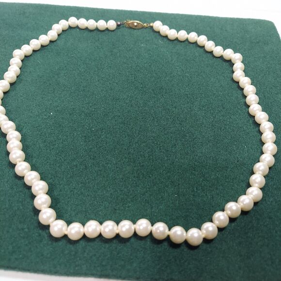 Vintage White Faux Pearls Necklace  22" - Picture 2 of 6
